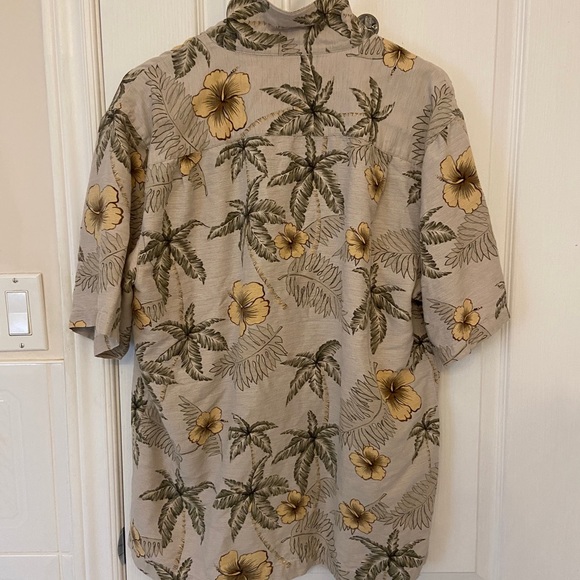Batik Bay Silk Men’s Hawaiian button down shirt - Picture 2 of 6
